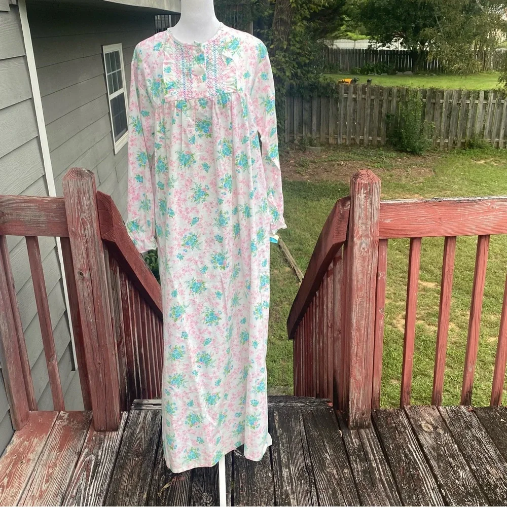 Floral Long Sleeve Nightgown - Pink and Green Vintage J C Penny GrandmaCore L‎